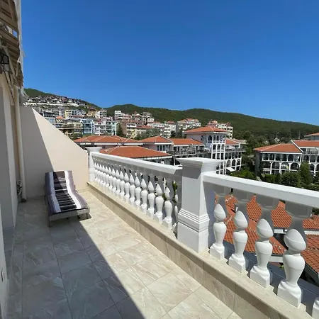 Feniks Apartment *